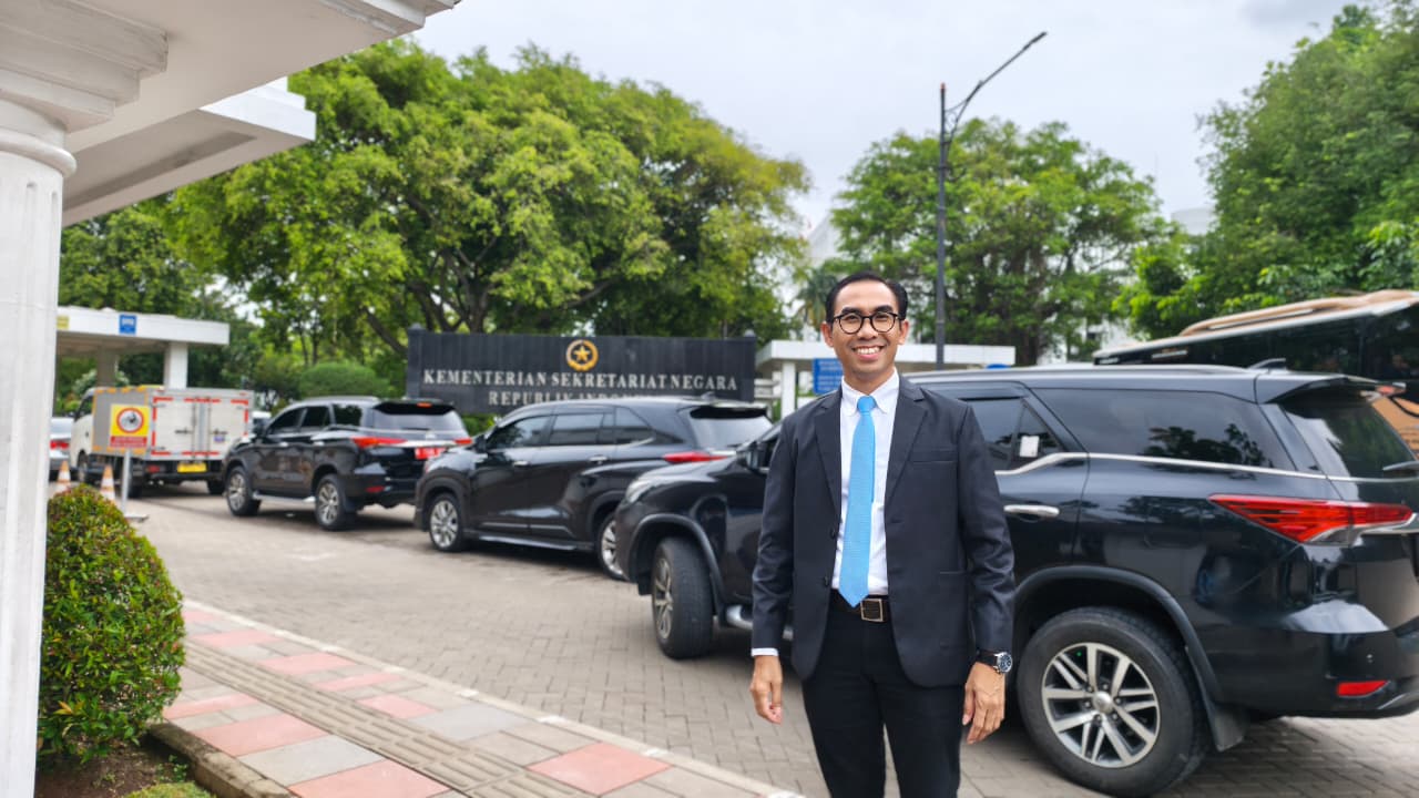 Rektor UM Maluku, Prof. Faris Al-Fadhat, Ph.D., di Istana Presiden (15/01/2025)